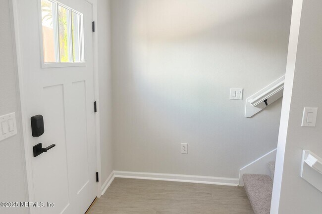 Foto del edificio - 1063 Farwell St