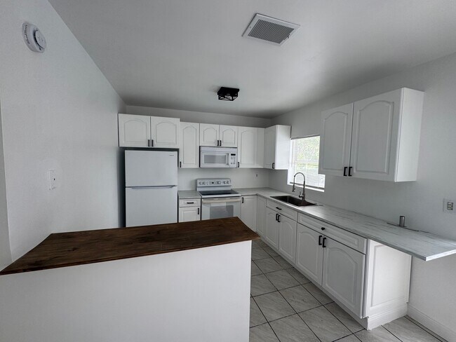 Foto del edificio - 2734 SW 66th Terrace