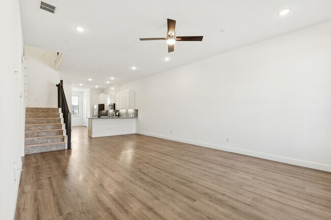 Foto del edificio - 7143 Buchanan Dr