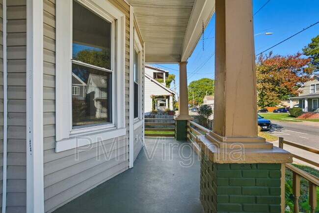 Building Photo - 527 W 26th St