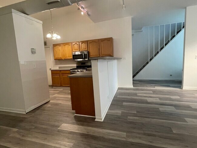 Foto del edificio - 1844 W Henderson St