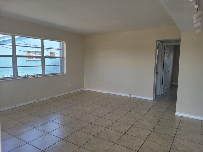 Foto del edificio - 1800 NE 170th St