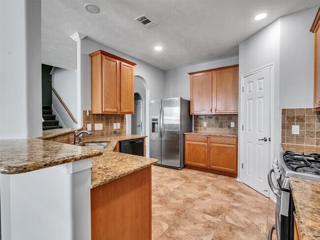 Building Photo - 114 N Hawkhurst Cir