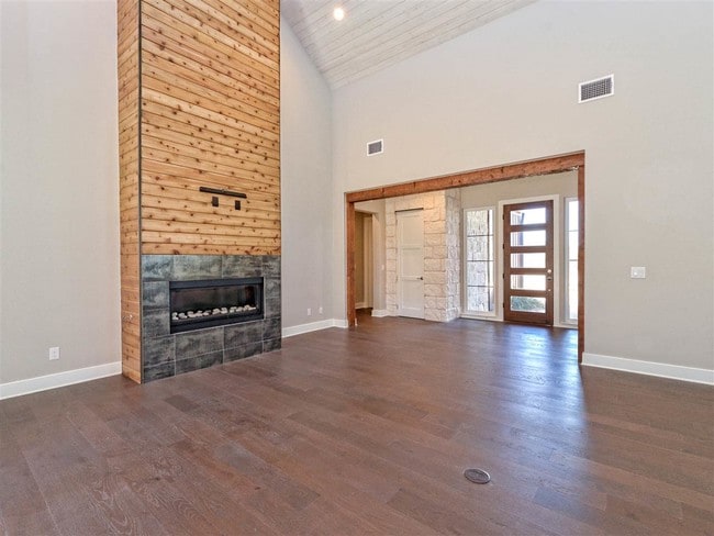 Building Photo - 101 Grove Ct