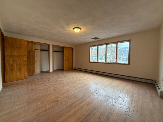 Building Photo - 32 Forest St