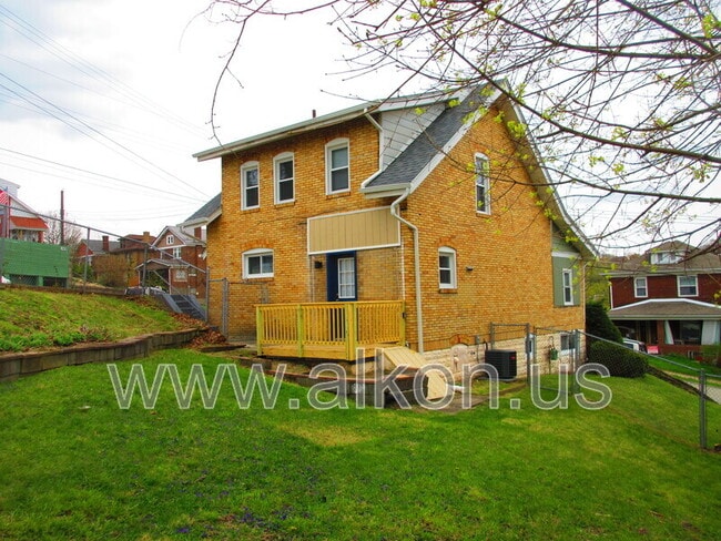 Building Photo - 302 W Virginia Ave
