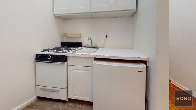 Foto del edificio - 410 E 83rd St