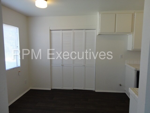Building Photo - 824 E Avenue J12