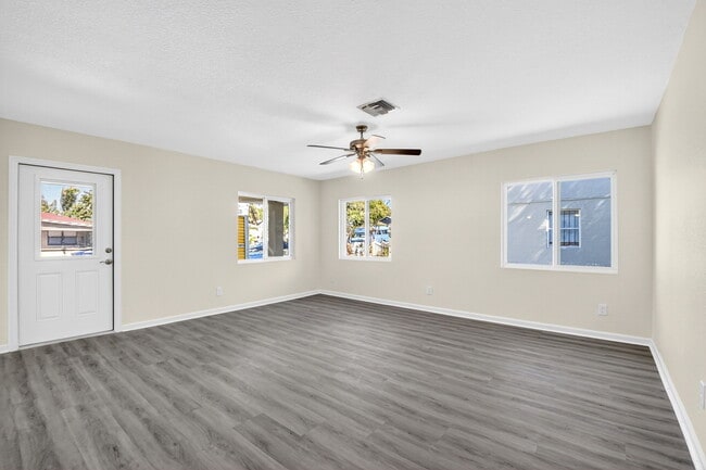 Building Photo - 857 W 3rd St