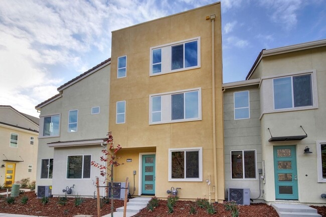 Gorgeous 4 Bedroom 3.5 bath home - Gorgeous 4 Bedroom 3.5 bath home