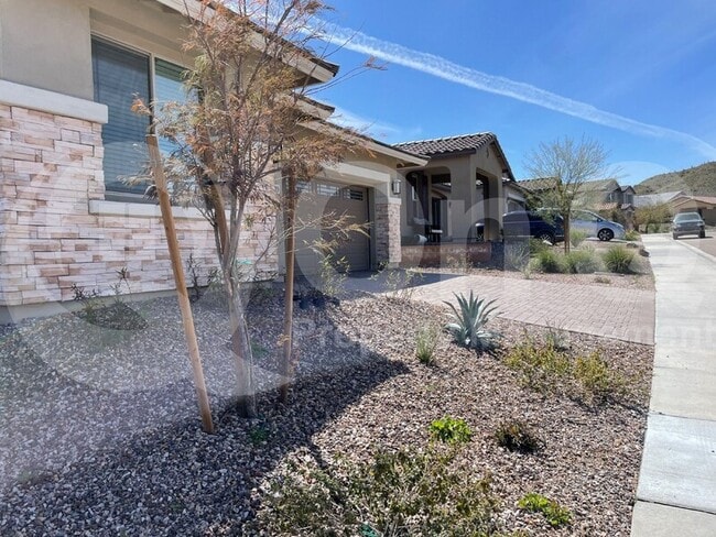 Building Photo - 13319 W Red Range Way