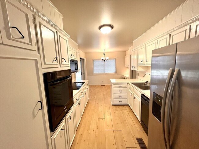 Building Photo - 4762 S Irvington Pl