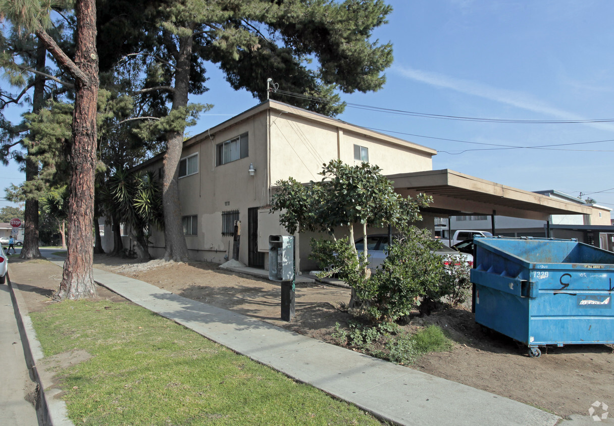 Building Photo - 10392 Lampson Ave