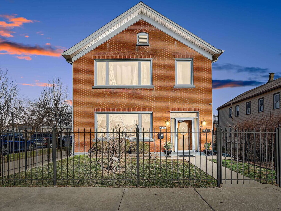 Primary Photo - 2838 S Hillock Ave