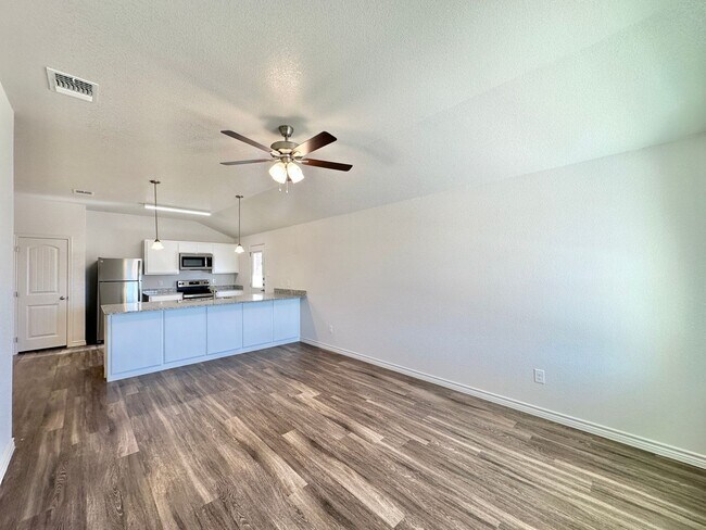 Building Photo - 213 Dolphin Dr