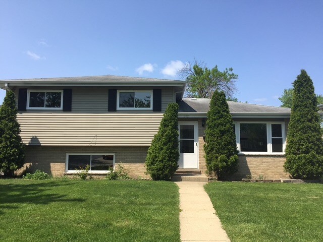 Primary Photo - 102 Evergreen St