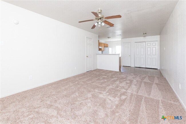 Foto del edificio - 4207 Primrose Dr