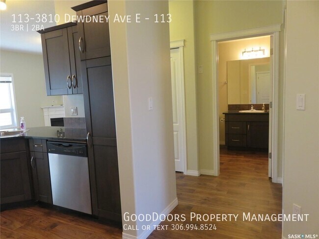 Photo du bâtiment - 3810-3810 Dewdney Ave E