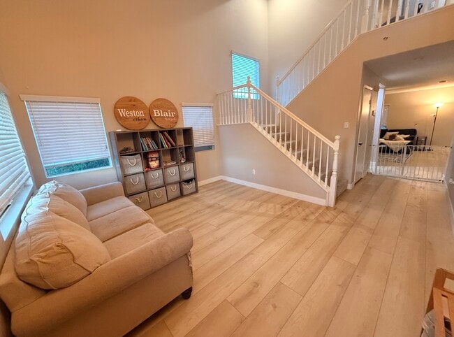 Building Photo - 30454 Silver Hawk Dr