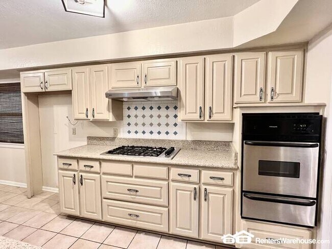 Foto del edificio - Large 4 bedroom home with a Pool.
