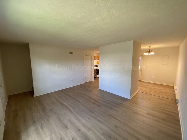 Foto del edificio - 624 Highview Ct
