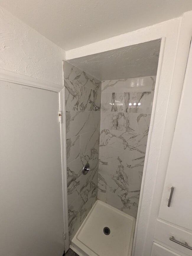 Building Photo - 4020 Dogwood Dr