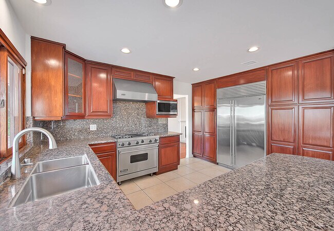 Building Photo - 4172 Ellenita Ave