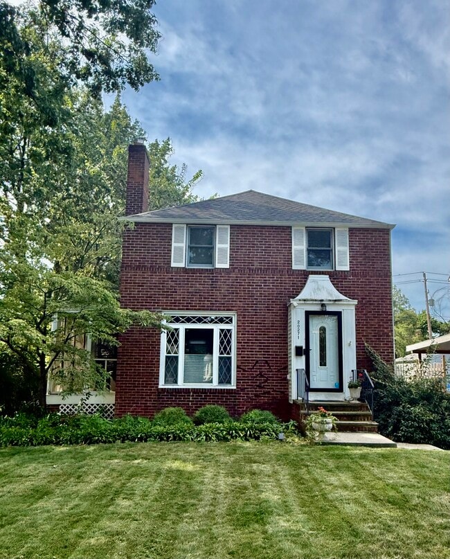 Building Photo - 20271 Parkview Ave