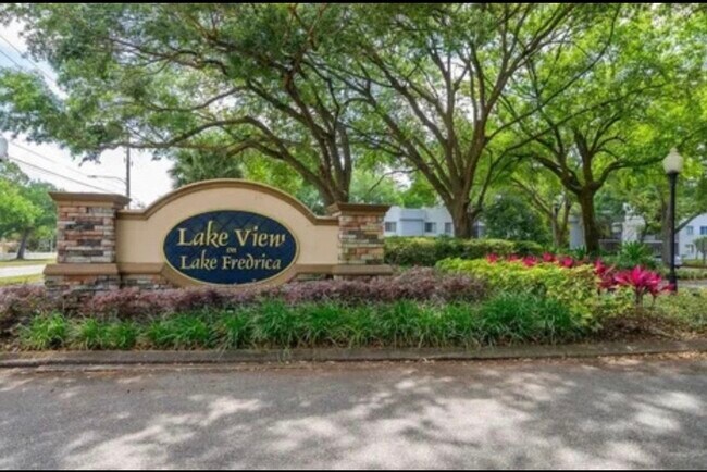 Foto del edificio - 2650 Oak Park Way