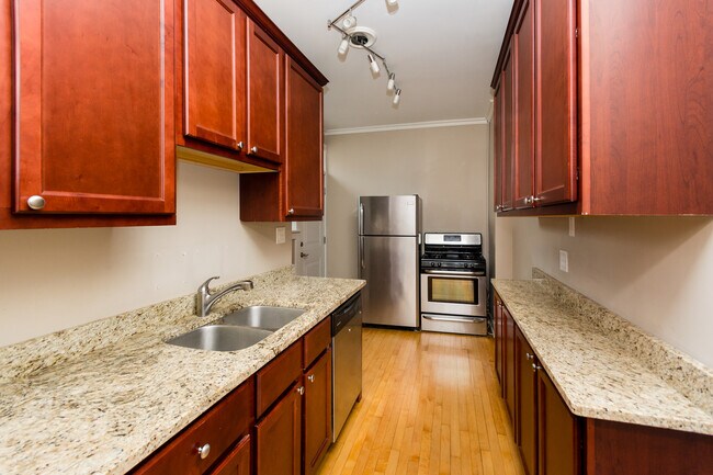 Building Photo - 3101 N Racine Ave