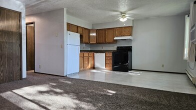 Building Photo - 2865 Springreen Dr