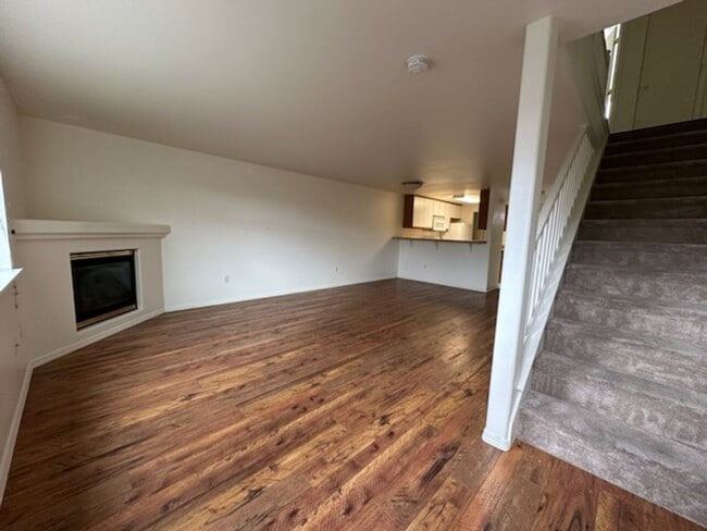 Building Photo - 528 NE Negus Loop
