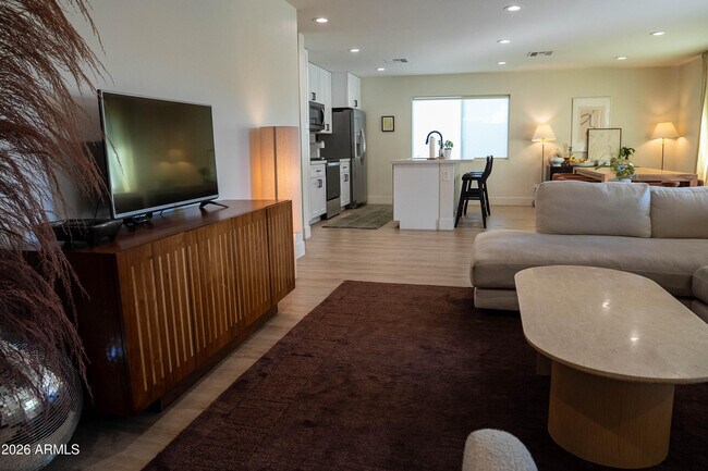 Foto del edificio - 8701 E Chaparral Rd