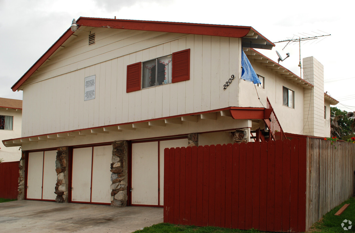 Building Photo - 2209 S Center St