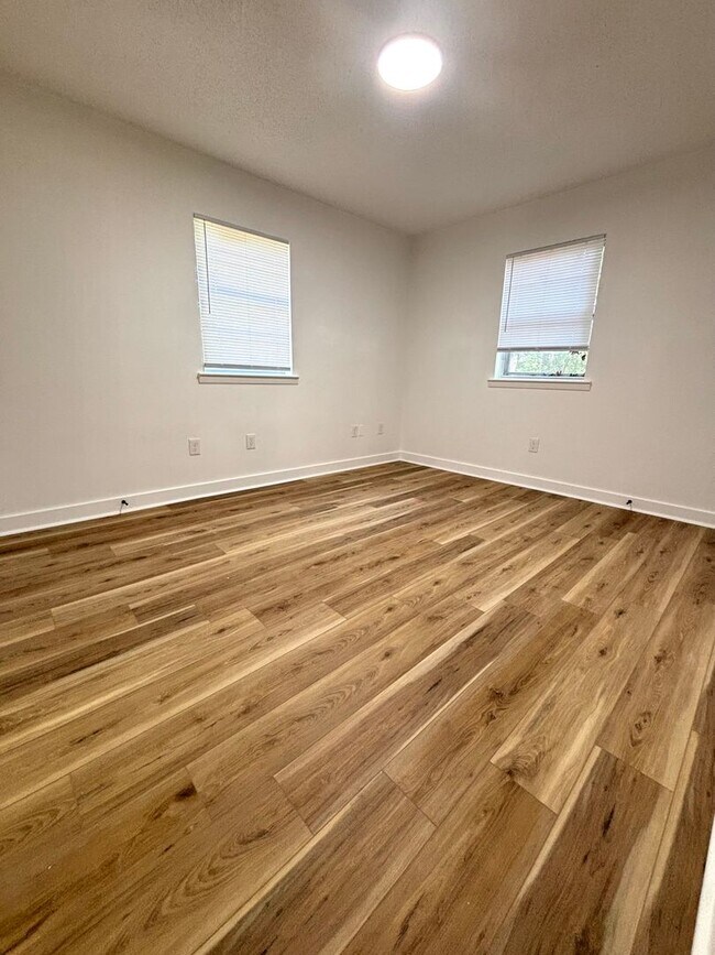 Foto del edificio - Beautifully Remodeled 3-Bed Home with Huge...