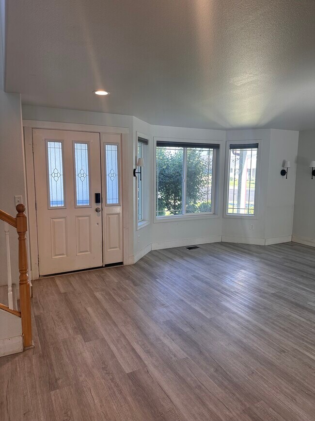 Living Room - 1916 S Allen Ave