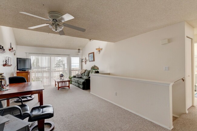 Building Photo - Fully Furnished 2 Bed 1 Bath Condo (Water/...