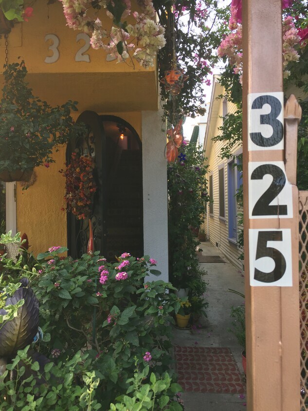 Primary Photo - 325 Windward Ave