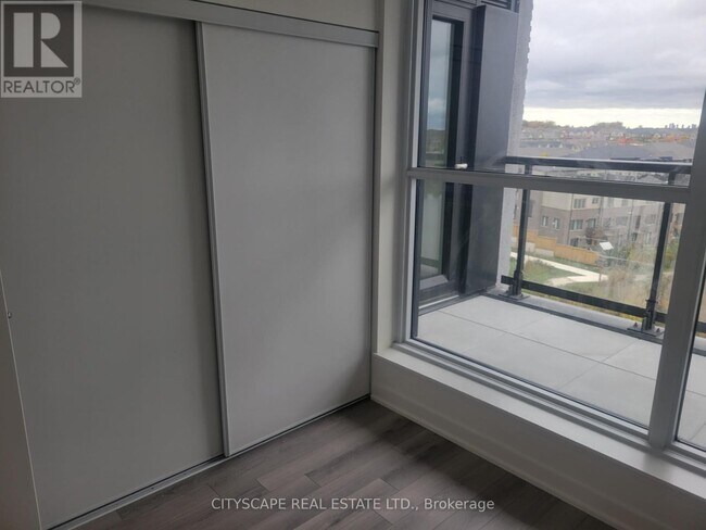 Photo du bâtiment - 3071 Trafalgar Rd