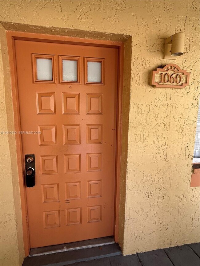 Building Photo - 1060 Coral Club Dr