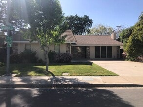 Building Photo - 1137 Lillian Dr