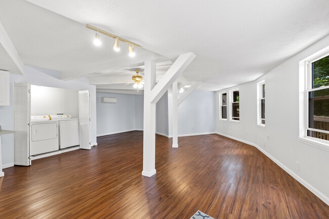 Building Photo - 401 Shiloh Dr