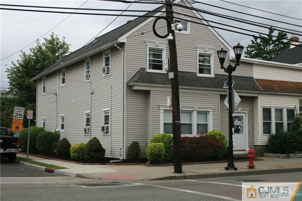 Primary Photo - 174 N Broadway