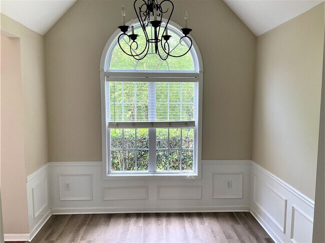 Building Photo - 6860 Bryn Brooke Dr