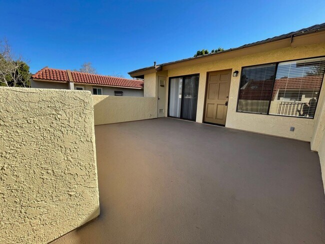 Foto del edificio - Updated Parkside Condo with Large Deck!