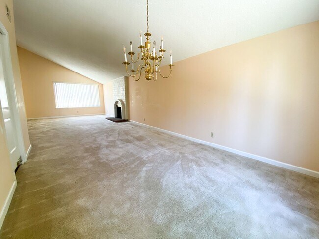 Building Photo - Mission San Jose District- 4 Bedroom 2.5 b...