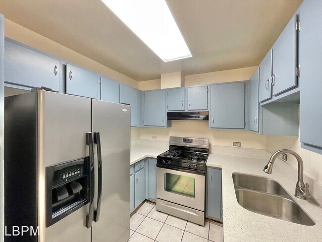 Building Photo - 3 br, 2 bath House - 9541 Woodman Ave #2