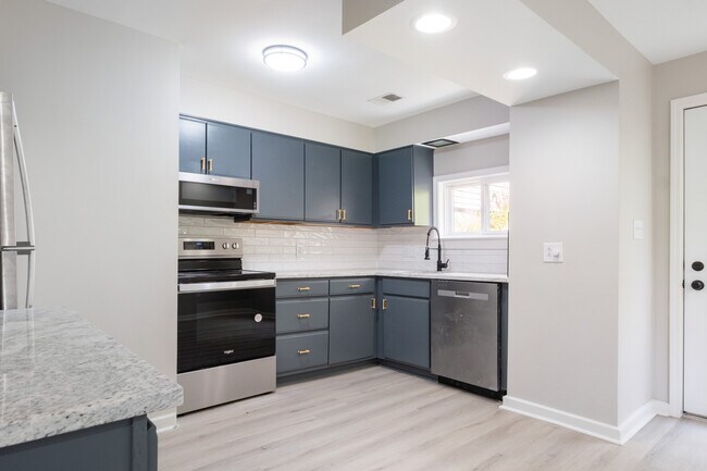 Building Photo - 451 Neff St