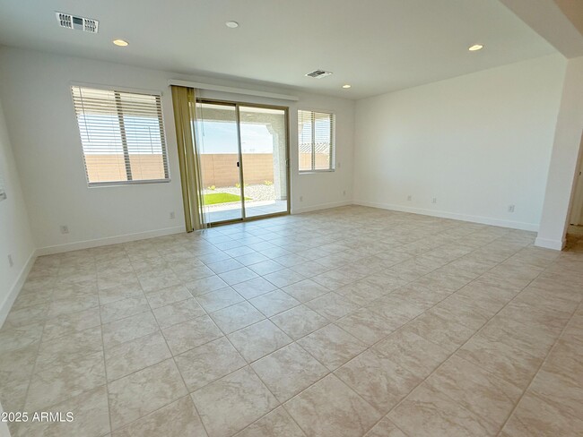 Foto del edificio - 14807 W Soft Wind Dr
