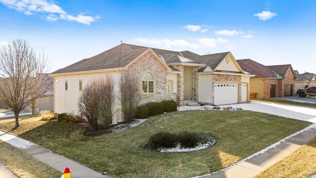 Building Photo - Stunning 4 bedroom Ranch in Elkhorn